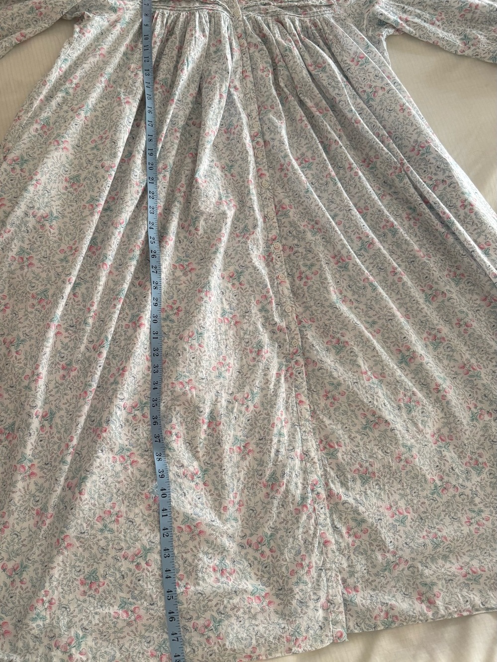 Vintage Eileen West Floral Button-Front Cotton Nightgown in Soft Pastel - Picture 5 of 8